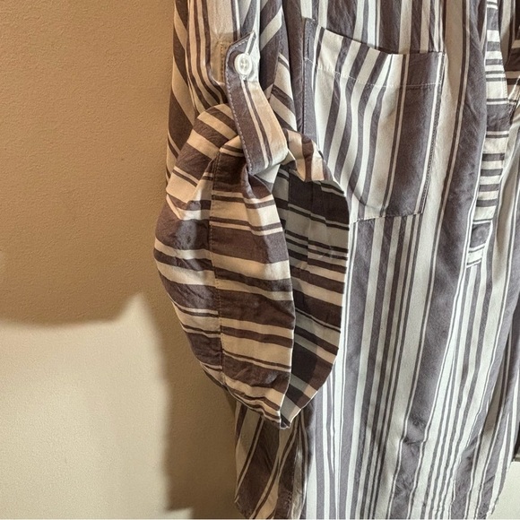 TORRID HARPER Sz 4 (vanity) Blouse Tab Sleeves Stripes Patch Pockets V-Neck - Picture 5 of 8